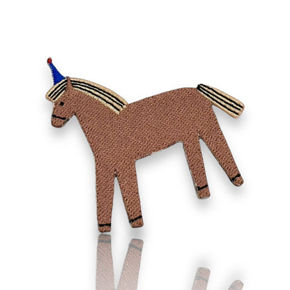 Patch horse with party hat - Anna Katharina Jansen